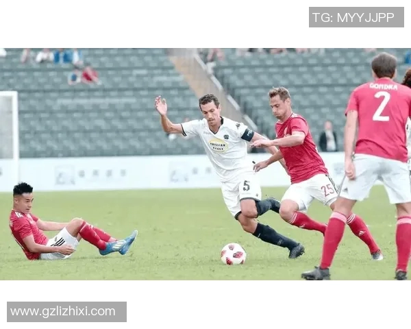 中部海岸海员与西方联的激烈对决展现足球魅力与团队精神