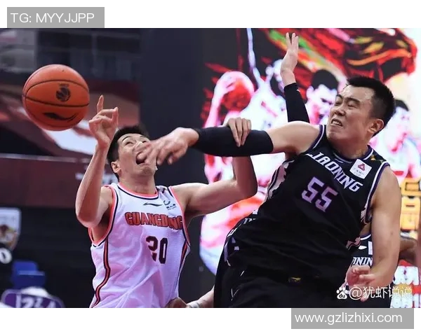 篮球明星的球技与风格评析：他们如何在赛场上展现个人魅力与团队合作精神